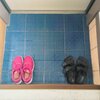 玄関に靴は2足だけ。
