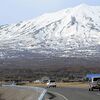 択捉島・紗那--別飛高速道路　追い越し失敗、路外に転落　同乗者がケガ