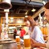 飲食店での接客向上は、基本的なマナーや技術だけでなく、顧客に「また来たい」と思わせるための心配りが必要です