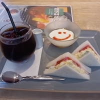 😘モーニングセット食べ比べ～１００円の価値は？🍴☕けのひ堂