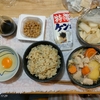 納豆玉子かけご飯。絹ごし男前豆腐。野菜味噌汁。大根ときゅうりの浅漬け。
