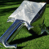 リュックサックに入れられる太陽熱調理器の銀箔紙風船ミニ・クッカー