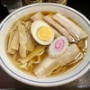 【今週のラーメン５５０８】中華そば 下連雀（東京・下連雀）ラーメン ＋ チャーシュー皿 ＋ サッポロ赤星２本　〜このご時世で泣ける！何と600円でこの質感！焼豚メンマ茹卵ハーフと具材多め！江ぐち系ノスタルジー拉麺