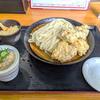 「手打ちうどんまつばら」の看板メニュー かしわ天ざるは麺のコシと弾力がピカイチ