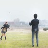 【やってみようのコーナー】【素人大喜利】ある晴れた日に恋人同士のあっちゃんと啓太郎はキャッチボールをしている。２人は付き合ってもう１年になる間柄で、お互いの両親にも会ったことがあるくらい親密な関係だ。そして今日こそ啓太郎はあっちゃんにプロポーズをするつもりでいた。ところがあることに気が付いて啓太郎はプロポーズを断念する。果たして啓太郎は一体何に気が付いたのか。