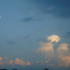 先週末夕方に撮影した雲と月の写真