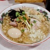 ラーメン星印で、【限定】平打ち手揉み麺の背脂煮干し味噌らぁ麺@反町