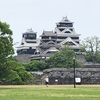 石垣どっしり梅雨に入る