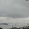 昨日とはうって変わって、どんよりとして雨にけぶる関門海峡　2012/02/13