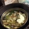 寄せ鍋や野菜の下のまづは貝（あ）