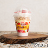 いちごソースの酸味やチーズクッキー、アイスの風味など層によってそれぞれの個性を楽しめる　赤城乳業　パフェデザート　いちごのチーズケーキ