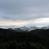 今朝も未明に雷、目覚めてもざんざん降りの雨で山登りはダメと思っていましたが ・・・