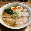 【今週のラーメン４４５０】 西荻燈 （東京・西荻窪） 手打ちらーめん 並盛り ＋ 燻製ちゃーしゅー ＋たまご ＋ サッポロラガービール 赤星 中瓶　〜オマージュを超えた質実なる白河らーめんの再現！さすがミシュラン・ビブグルマン級の質感！