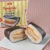 ファミリーマートから「サンドおむすび ファミチキ タルタル」が新登場！ファミチキが入ったコンビニおにぎり新商品です