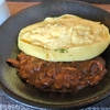 半熟オムライスが食べられるイタリアン　GAPPOのオムライスセット（１３００円）とキノコのデミグラスソース（３００円）