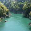 秋ふみて里の山川さやけさに