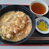 久しぶりの県庁食堂。カツ丼は御飯半分で・・・！