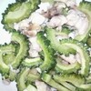 トリひざ軟骨とゴーヤの炒め物