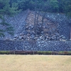 震災後の街をあるけば「石垣崩落」