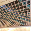 神田駅のガード下。天井の配管のごちゃごちゃをキレイに格子で目隠し