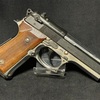 一見フツーのM92F    コレの何が変態なのか