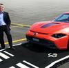 『通過する自動車の重量で発電する装置』の事。