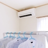 梅雨時期の部屋干しにはエアコンが有効？除湿機能で乾きやすくなる？