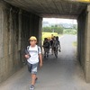 登校の風景：実る稲穂　秋本番へ