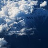 雲間の山陵