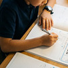 小学生が難しい問題で泣く…親が教えられないとき、我が家で考えたこと