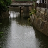 江ノ電３００形　神戸川の雨