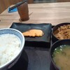 645：【仕事終わりの癒し飯】牛シャケ定食と、ちょっぴり羨ましい店内風景