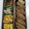 お弁当を家の居間でぬくぬく食べる娘😟