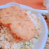 君はカツカレーチャーハンという夢のコラボメニューを知っているか？ カレーとチャーハンの統合による味の深みを体験せよ。