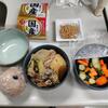 十六穀ごはん。豚汁(新規作成)。人参ときゅうりの浅漬け。玉子かけご飯。