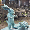 🐢🐇 うさぎとかめの像が語る三つの物語──足立区の歩道で見つけた“昔話の余白”