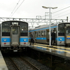 端岡駅　121系同士のすれ違い 普通列車と快速サンポート JR四国