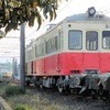 仏生山駅上りホームの近くで300号が