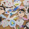 【新商品】自由工作感覚で楽しめる段ボールハンガー「おかおのハンガー」