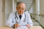みちのく記念病院で何があった？認知症疑いの医師が診断書作成の衝撃実態