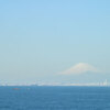 海と富士山と月