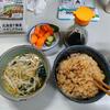 十六穀の納豆玉子かけご飯。ワカメと小魚とモヤシの即席味噌汁。あずき餅。