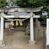 赤い鳥居をくぐり　230810