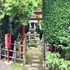 代田の路地の小さな神社