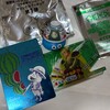 ナツコミのカード、吉野家のスライム、松屋のワンピースの箸置き。どれも転売ヤーから買わずに自力でGETできたぞー！ジャンプにも付録でワンピースカード！