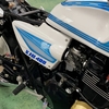 ジョーカーズのxjr400専用サイドカバーの取り付け方