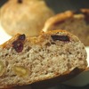 こねない生地で作るクルミとドライクランベリーの全粒粉パン