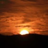 生駒山地に昇る朝日