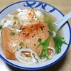 冷凍のきつねうどんにタマゴを落とし温めてたべました‥