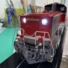 （20）「1/45 ディーゼル機関車 DD51 貨物A更新機」を作ります。ライトを点けます。